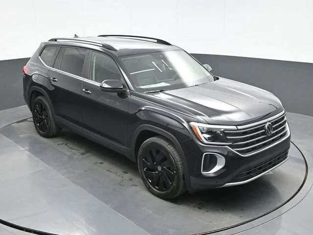 New 2026 Black Volkswagen 2.0T SE w/Technology image 14