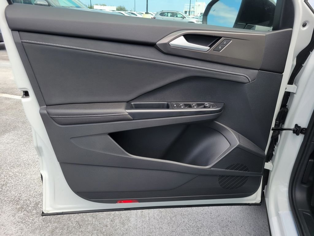 New 2026 White Volkswagen 1.5T SE Black image 12