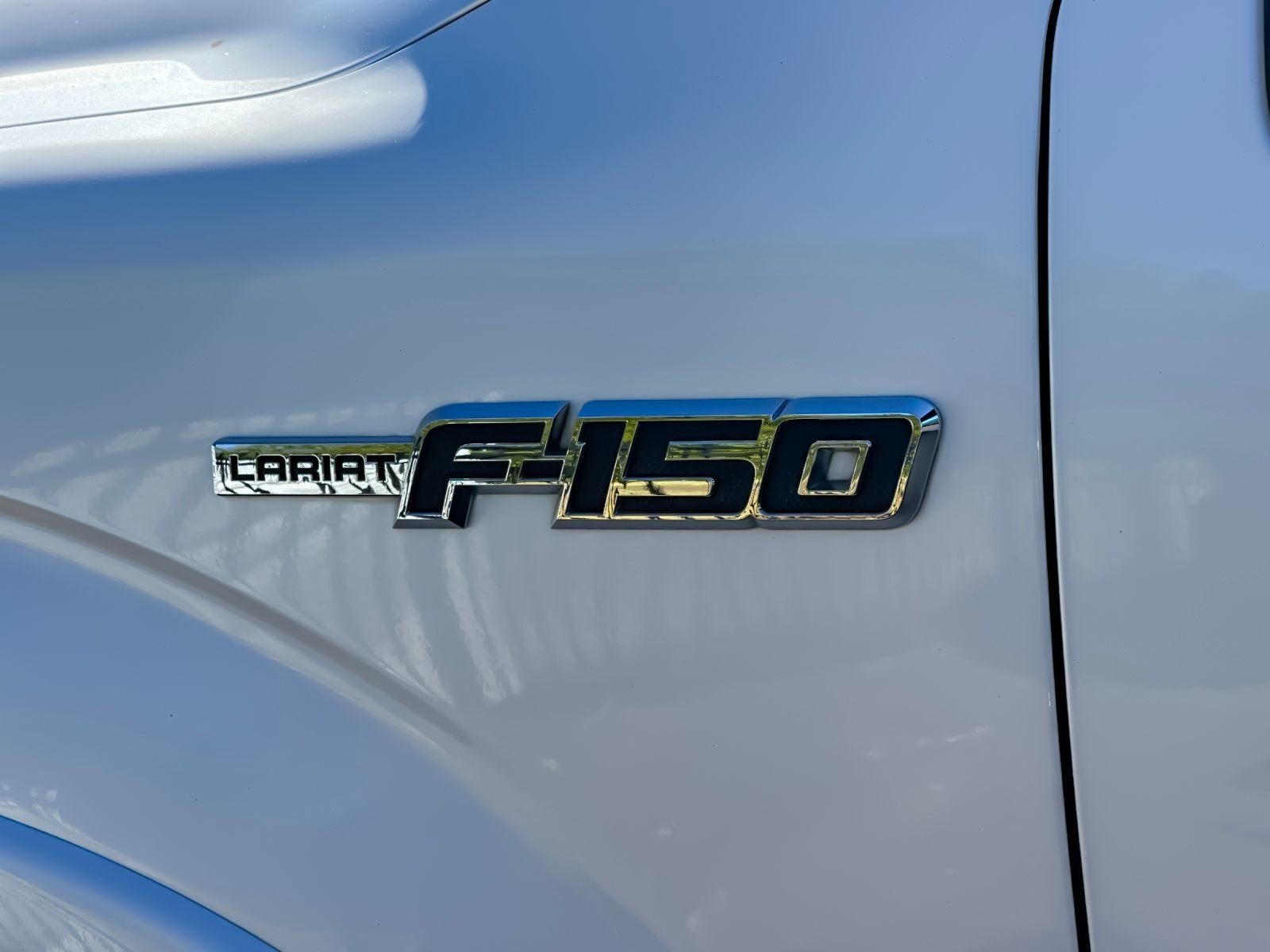 Used 2013 White Ford Lariat image 25