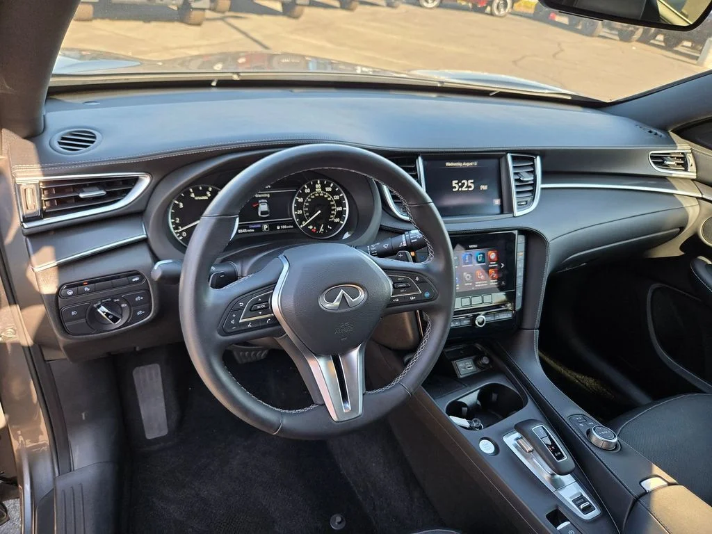 Certified Used 2025 Graphite Shadow INFINITI LUXE image 9