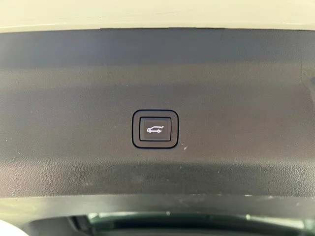 Used 2025 White GMC AT4 Ultimate image 50