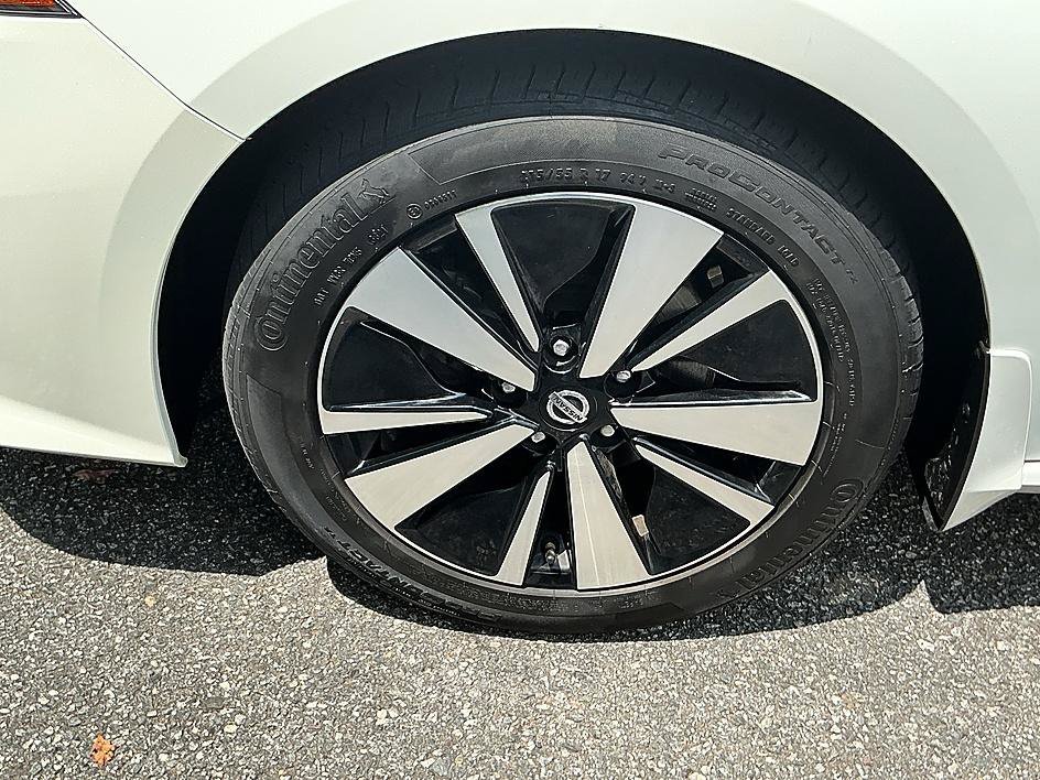 Used 2021 Pearl White Tricoat Nissan 2.5 SL image 8