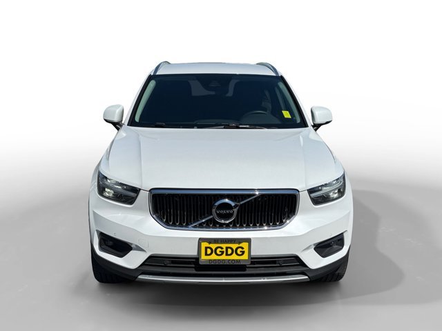 Used 2022 White Volvo Momentum image 8