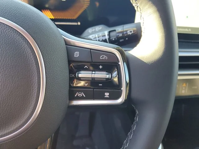 2025 Kia Sorento S - Photo 12
