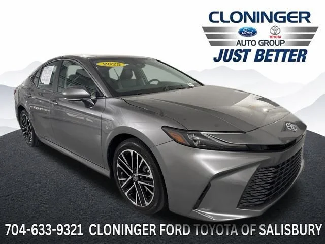 Used 2025  Toyota XLE image 1