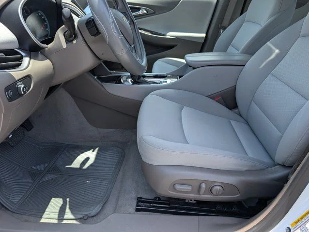 Used 2025 Summit White Chevrolet LT image 14