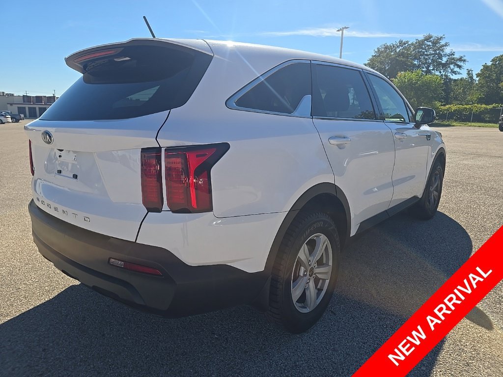 Used 2021  Kia LX image 3