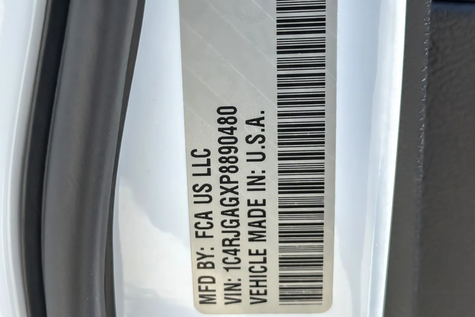 Used 2023 BRIGHT WHITE Jeep Altitude image 27