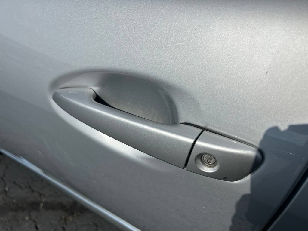 Used 2011 White Lexus  image 13