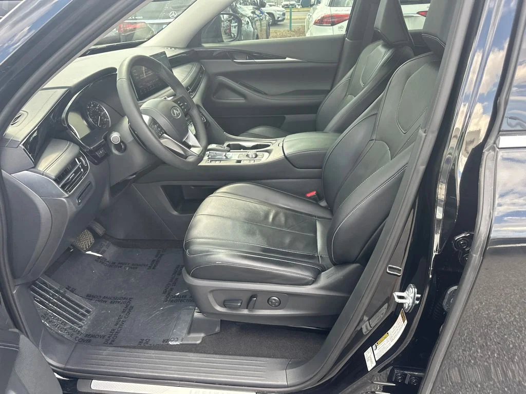 Used 2024 Black INFINITI PURE image 9