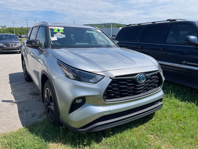 Used 2022 Celestial Silver Metallic Toyota Hybrid XLE image 1