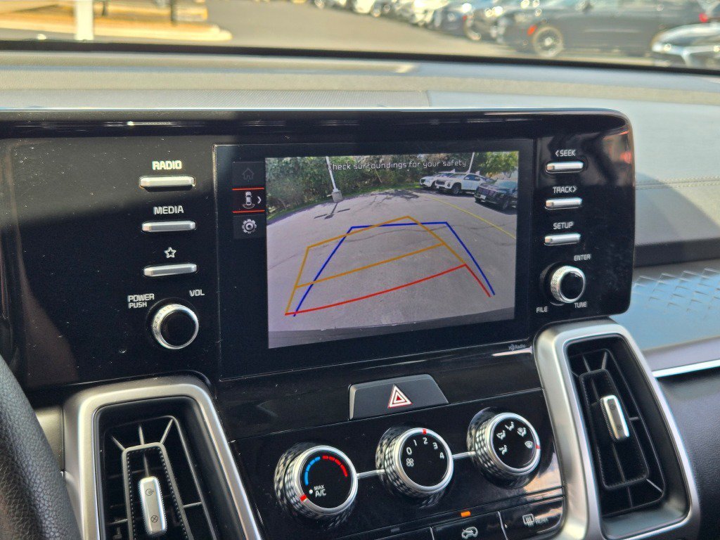 2022 Kia Sorento LX - Photo 23