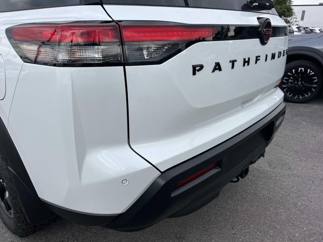 New 2026 Everest White Pearl TriCoat / Super Black Two-tone Nissan Rock Creek® image 10
