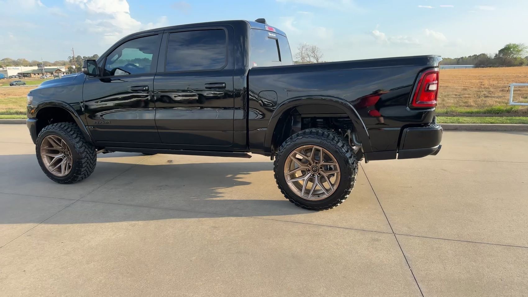 New 2026 Diamond Black Crystal Pearlcoat Ram Laramie image 5