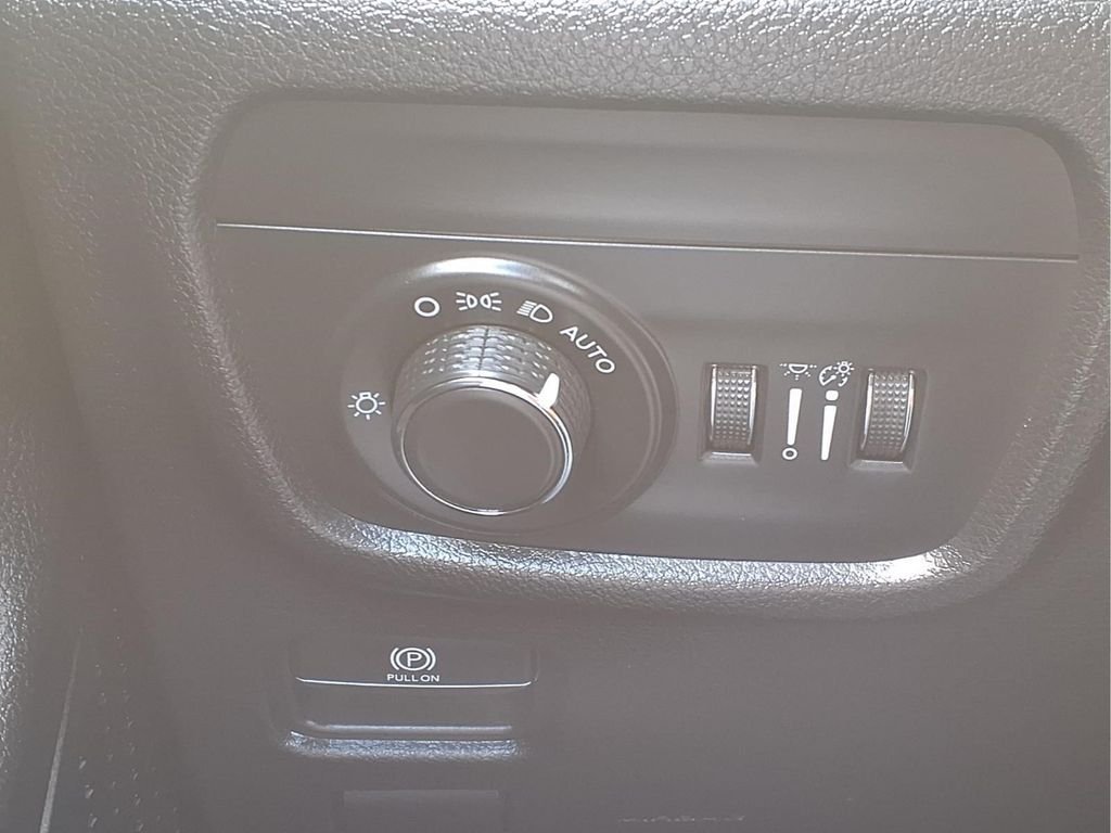 Used 2023 Gray Jeep Altitude image 20