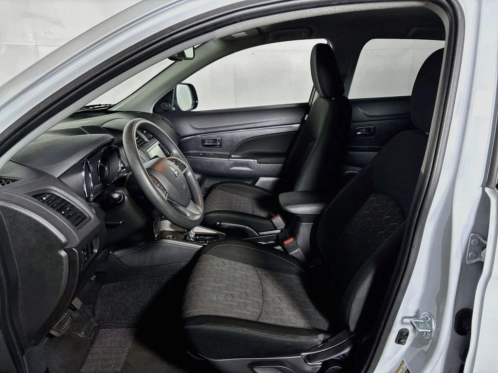 Used 2025 Silver Mitsubishi 2.0 ES image 11