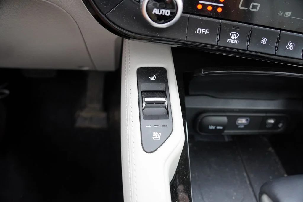 Certified Used 2025 Glacial White Pearl Kia EX image 7