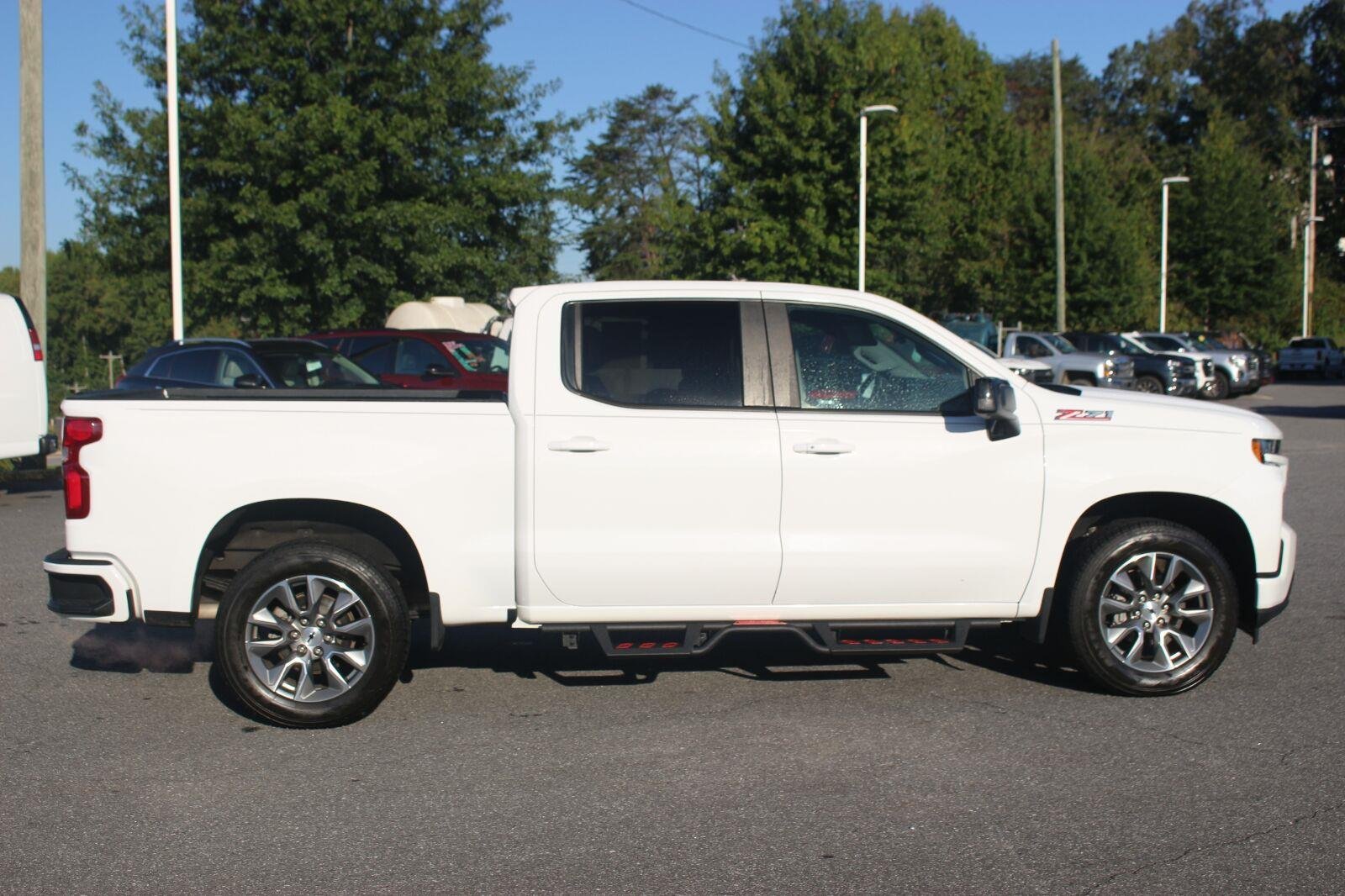 Used 2022 SUMMIT WHITE Chevrolet RST image 8