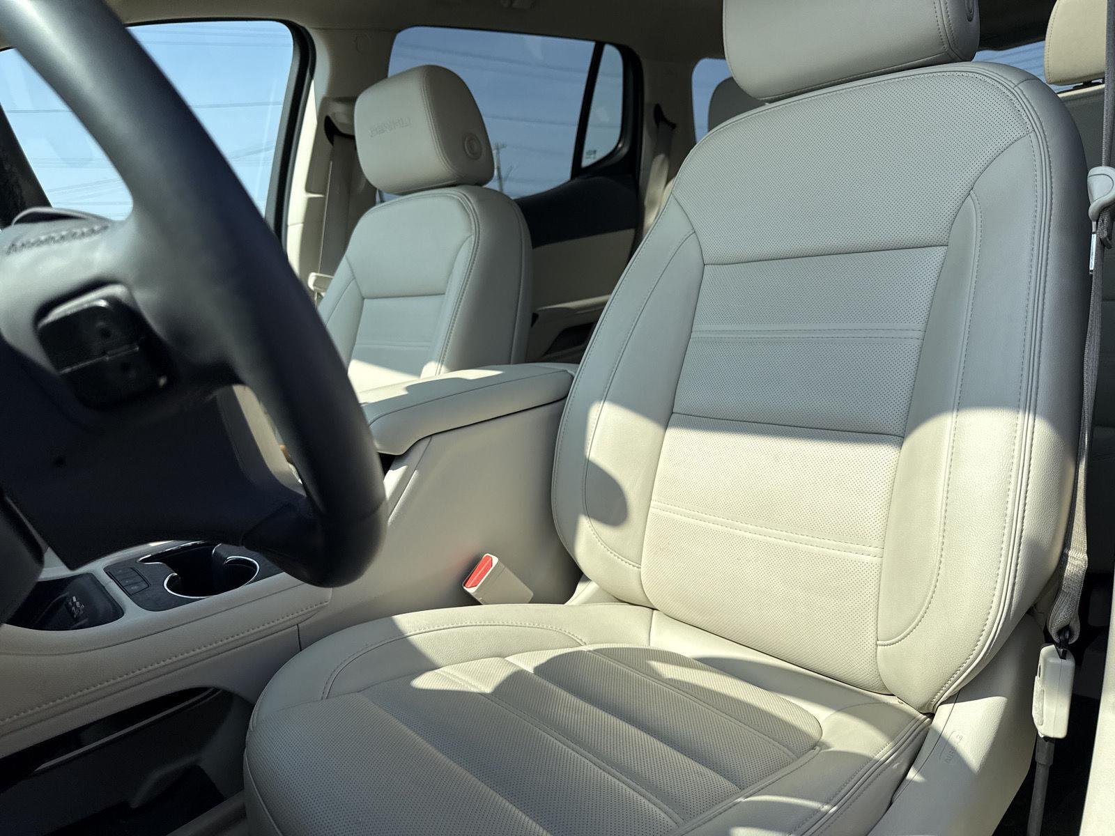 Used 2023 White Frost Tricoat GMC Denali image 8