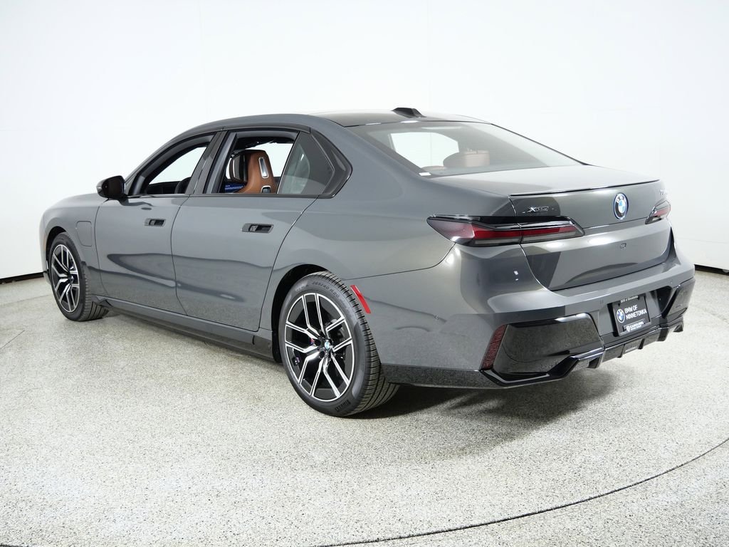 2025 BMW 7 Series 750e - Photo 14