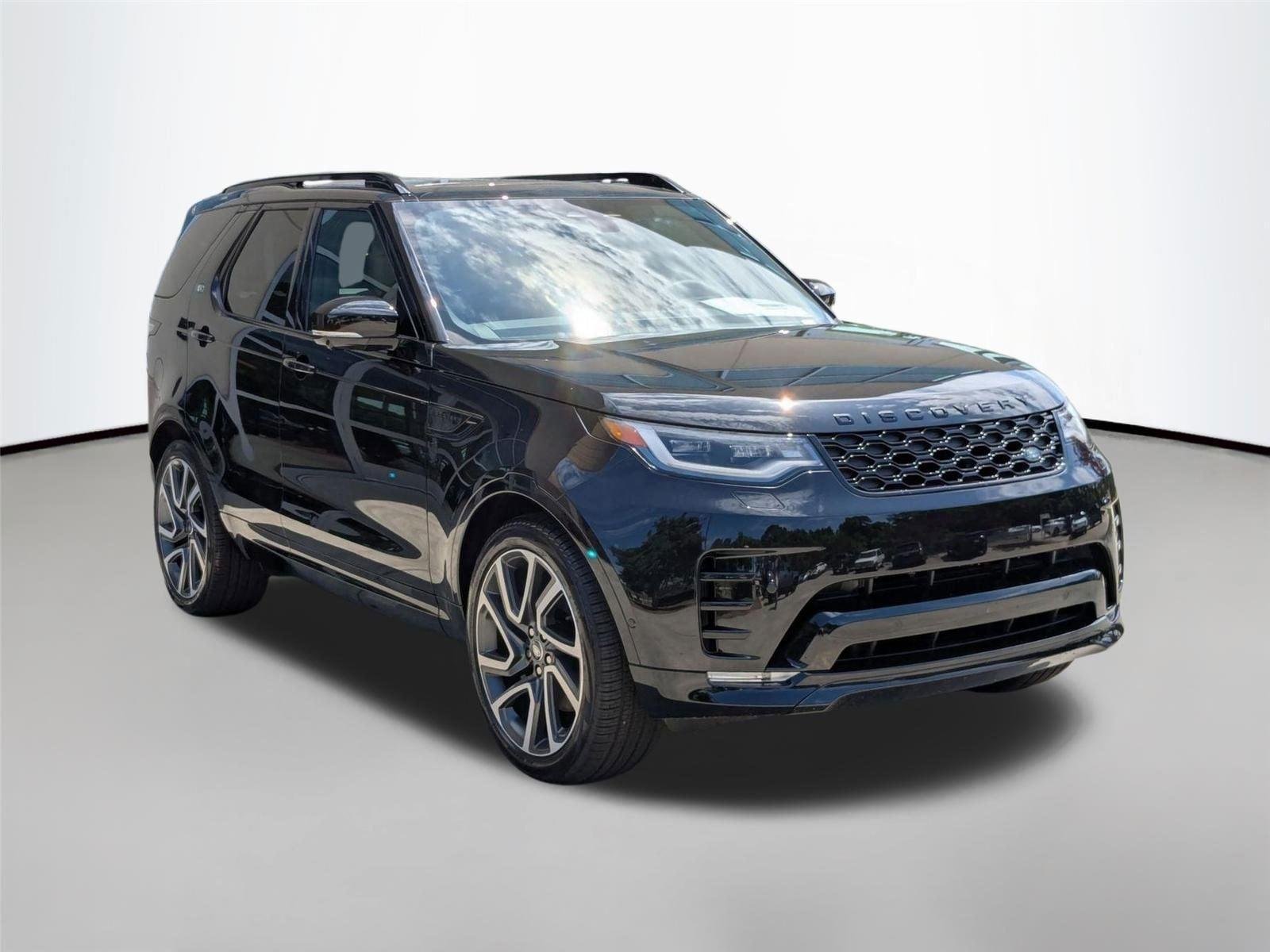 Used 2025 Santorini Black Metallic Land Rover Dynamic SE image 3