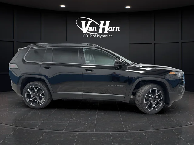 New 2026 Diamond Black Crystal Pearl-Coat Exterior Paint Jeep Limited image 8