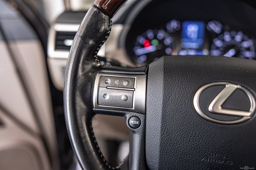 Used 2018 Red Lexus 460 image 23
