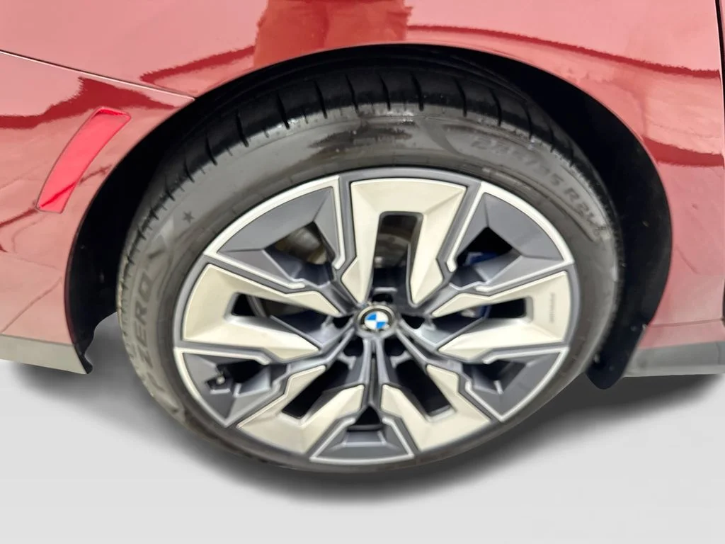 Used 2023 Red BMW xDrive60 image 80