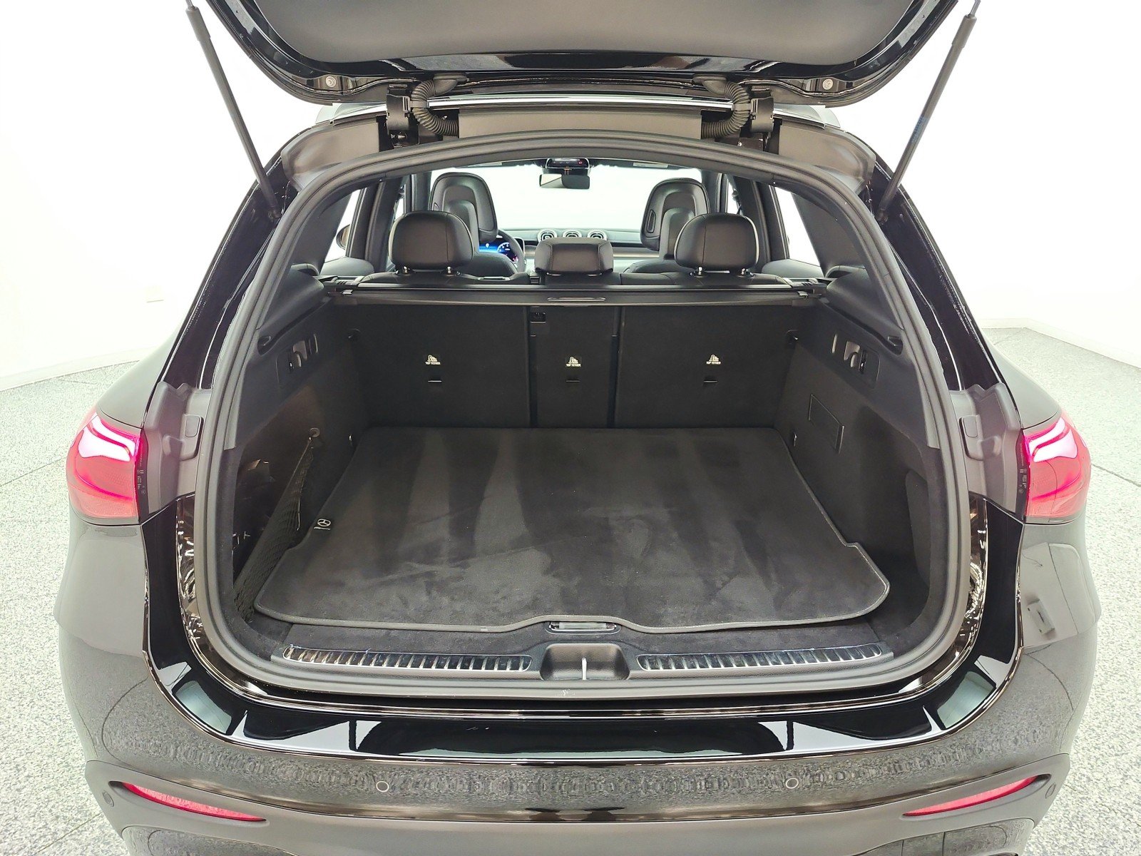Used 2023 Black Mercedes-Benz GLC 300 SUV image 16