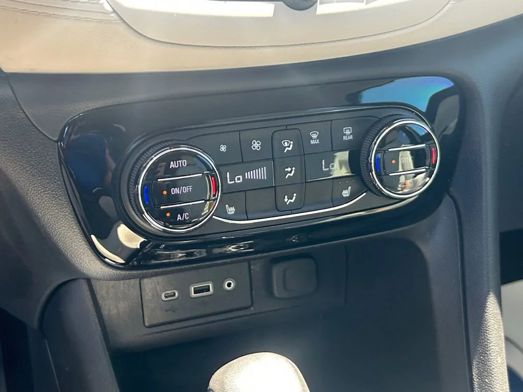 Used 2023 Summit White Buick Select image 22