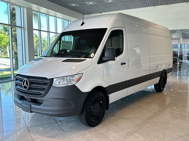 New 2026 Arctic White Mercedes-Benz Cargo 170 WB image 3