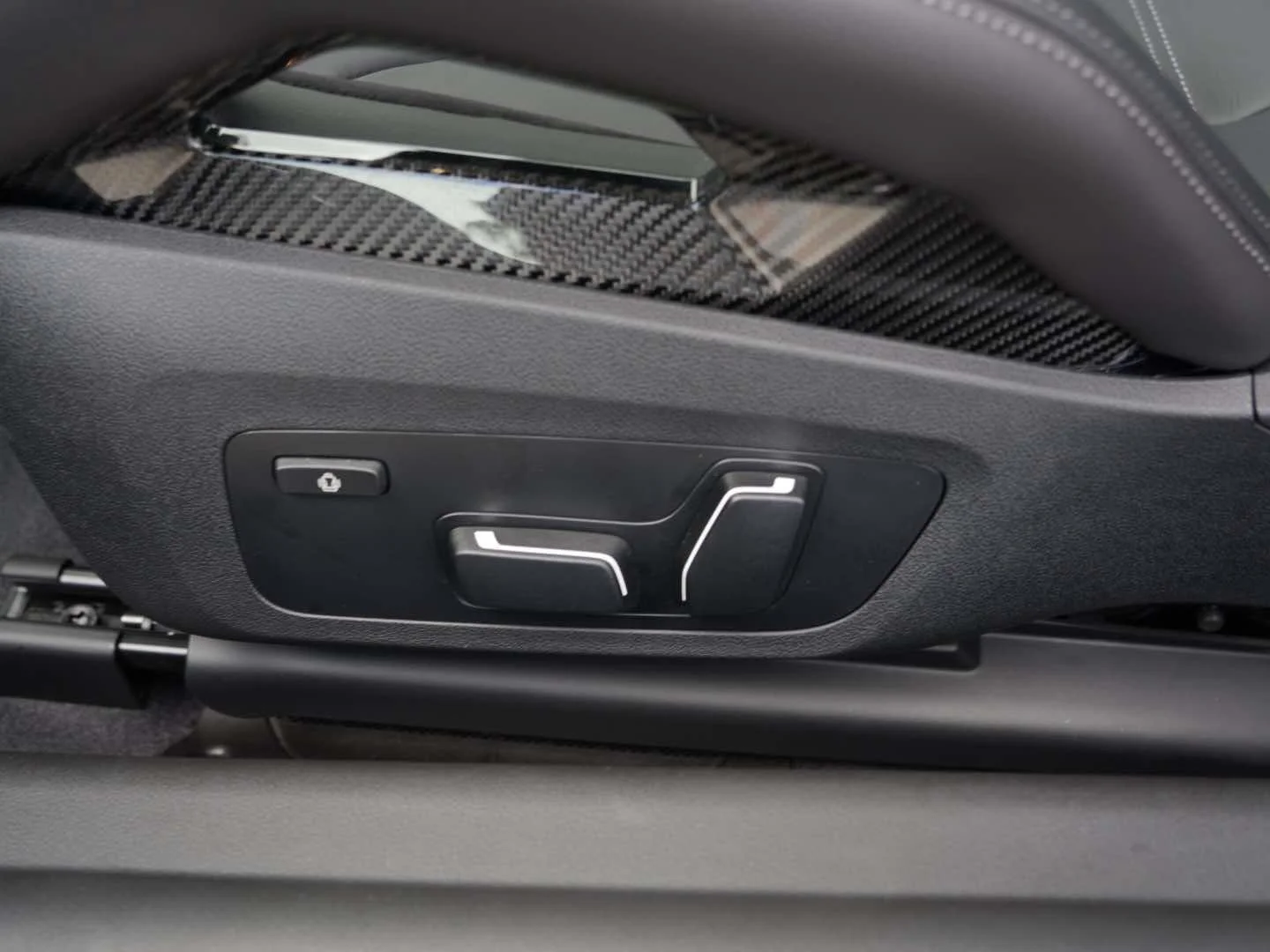 New 2026 Black Sapphire Metallic BMW CS image 15