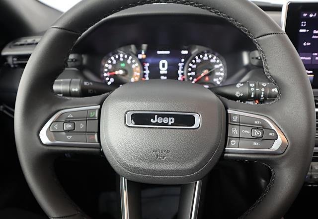 New 2026 Silver Zynith Metallic Clear-Coat Exterior Paint Jeep Limited Altitude image 11
