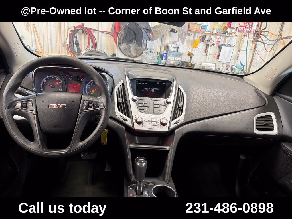 Used 2017 SUMMIT WHITE GMC SLE image 18