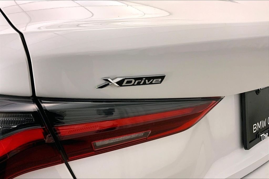 Used 2025 Mineral White Metallic BMW  image 7
