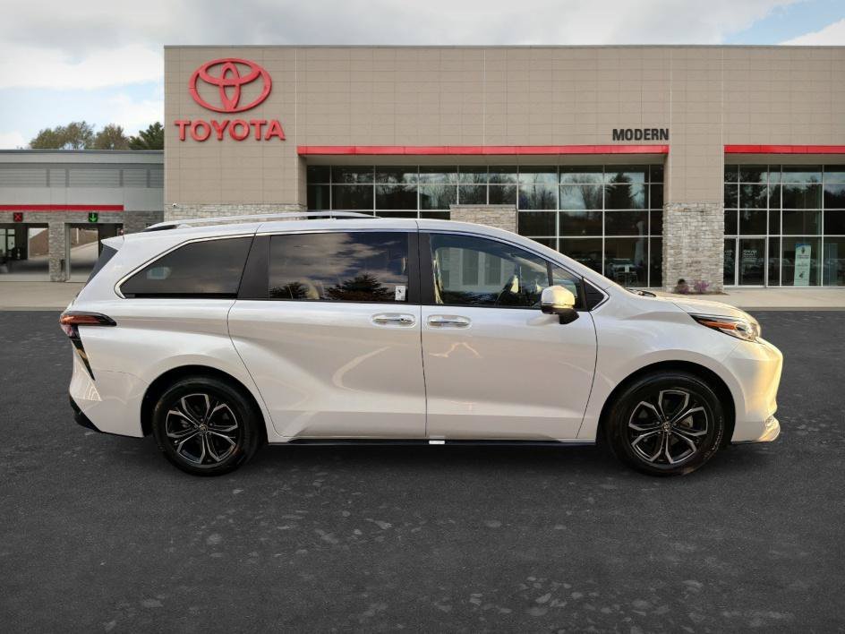 Used 2026 Wind Chill Pearl Toyota Platinum image 4