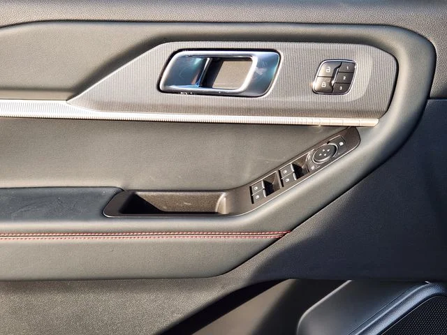 2026 Ford Explorer ST-Line - Photo 23