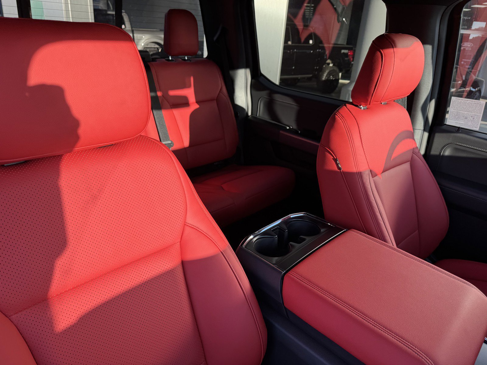 2025 Ford F-150 XLT - Photo 7