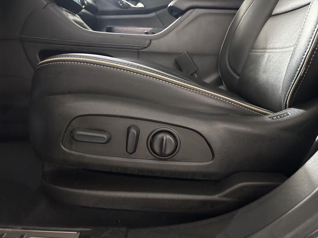 Used 2023 Hunter Green GMC Denali image 3