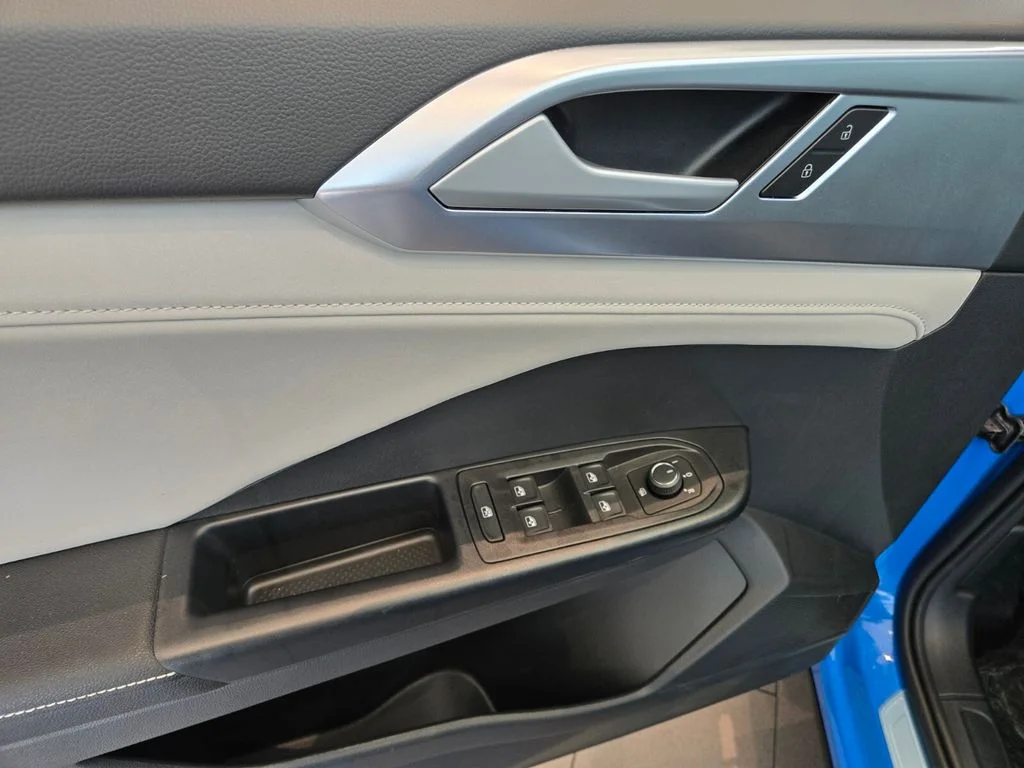 New 2026 Blue Volkswagen 1.5T SE image 10