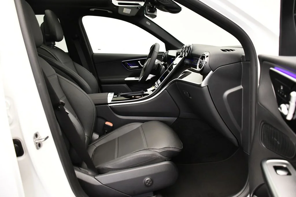 New 2026 Polar White Mercedes-Benz GLC 300 image 46