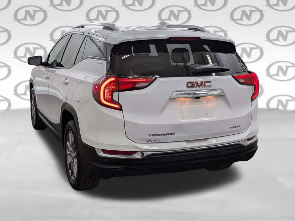 Used 2022 White GMC SLT image 31