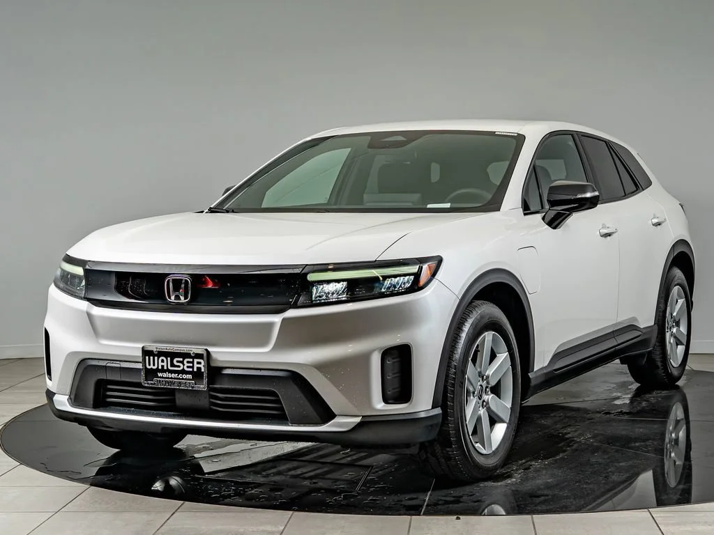 Used 2024 Snowfall Pearl Honda EX image 1
