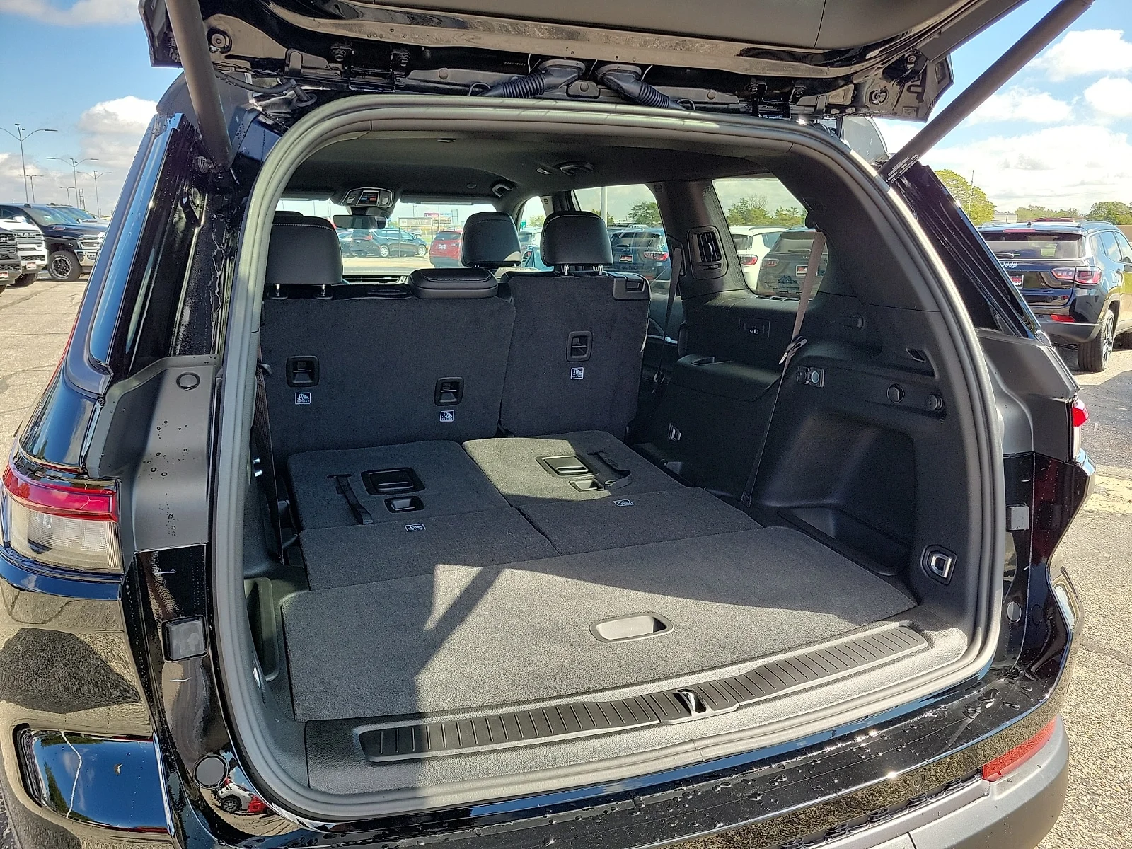 New 2027 High Gloss Black Jeep L LAREDO ALTITUDE 4X4 image 8