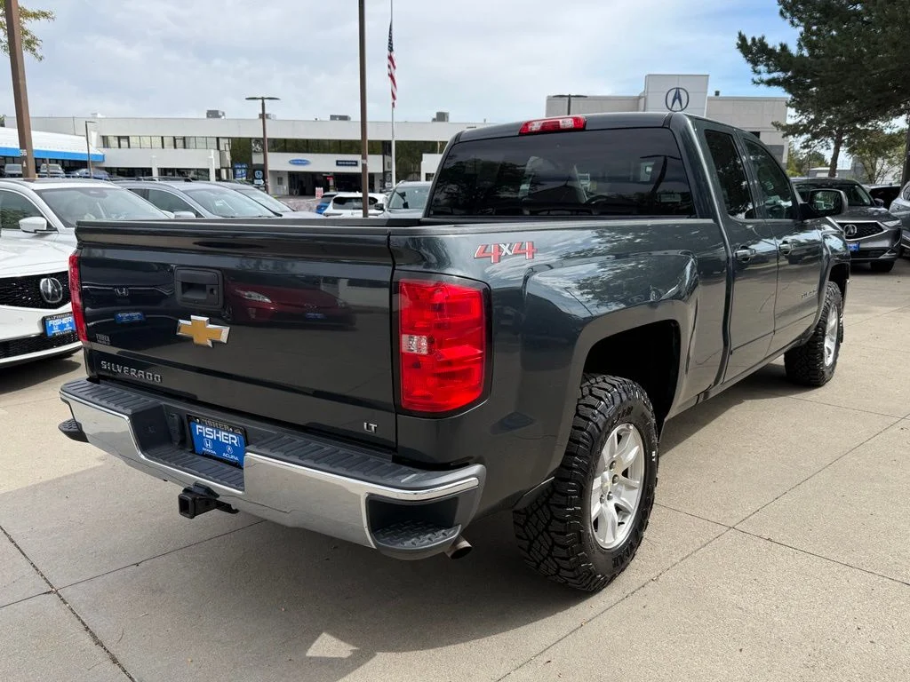 Used 2018 Graphite Metallic Chevrolet LT image 4