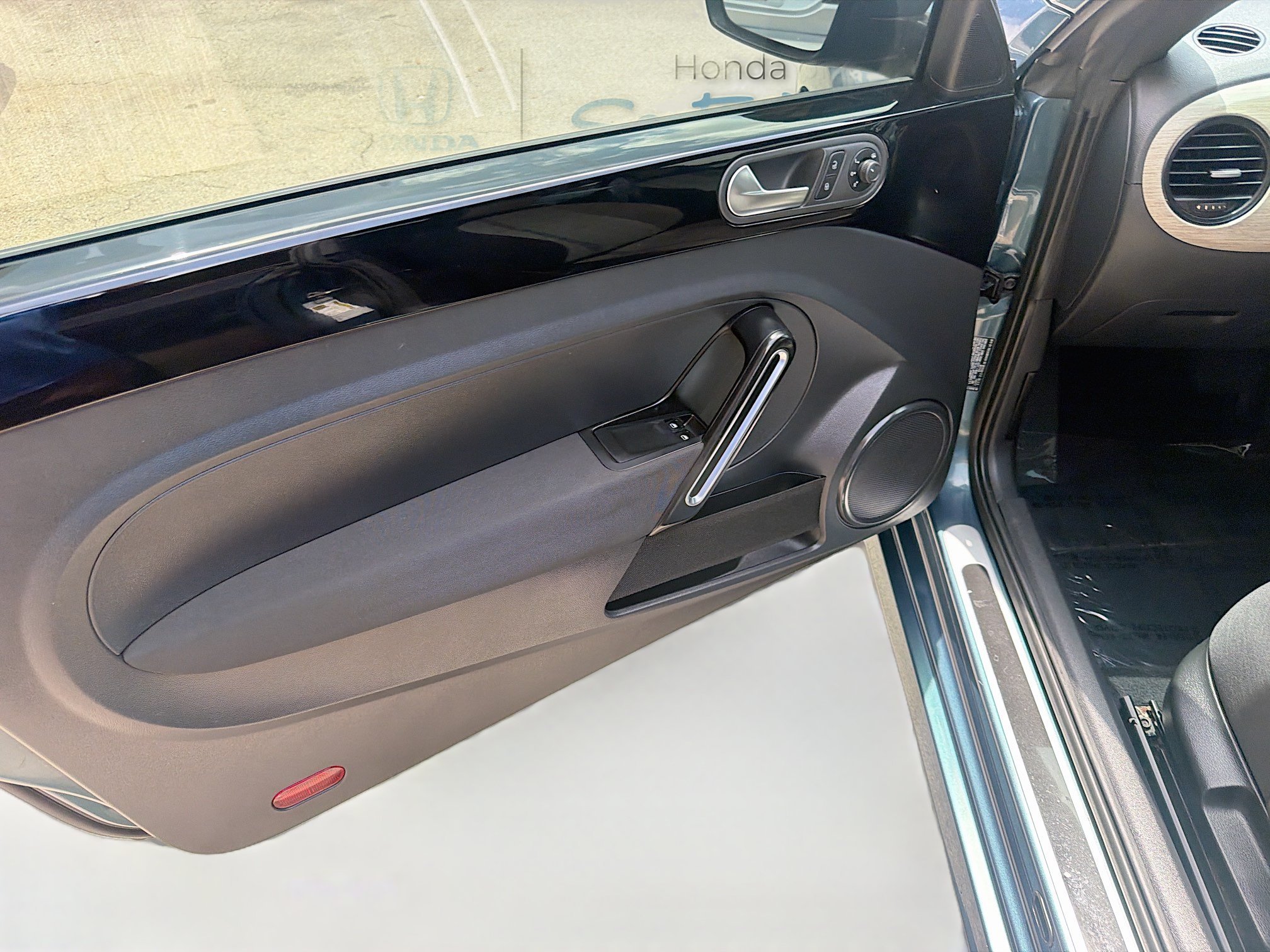 Used 2018 Teal Metallic Volkswagen Coast image 19