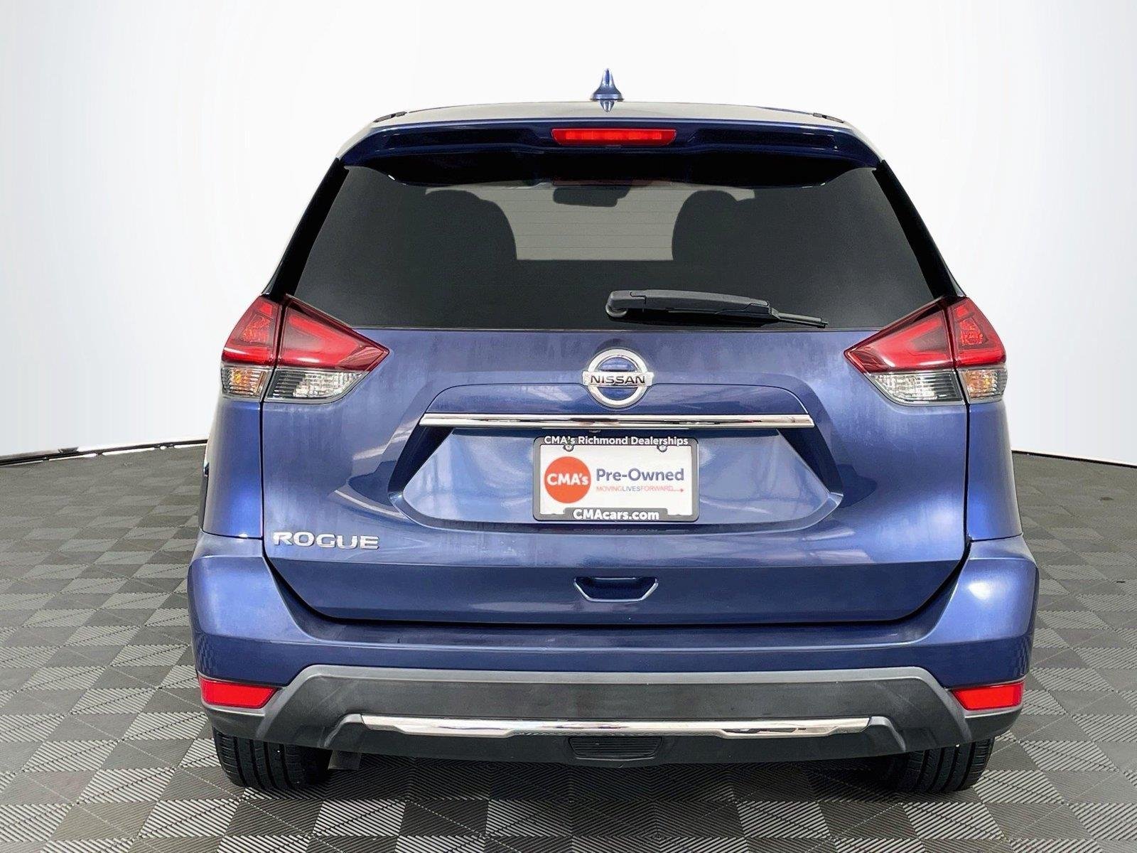 Used 2020 Caspian Blue Metallic Nissan S image 7
