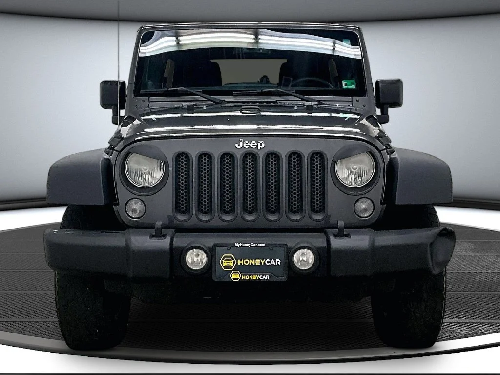 Used 2014 Gray Jeep Unlimited Sport image 2