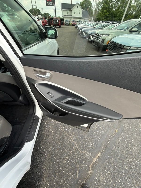 Used 2017 White Hyundai 2.4 Base image 11