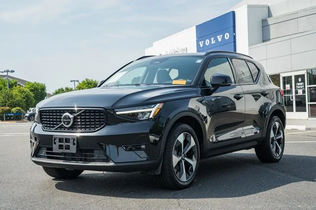 Certified Used 2023 Onyx Black Volvo Plus image 3